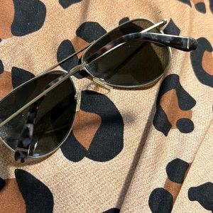 Bobbi Brown BLK Aviator Shades